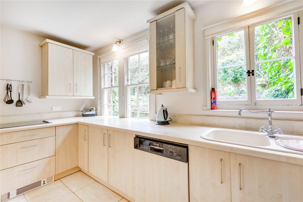 2 bedroom semi-detached house for rent