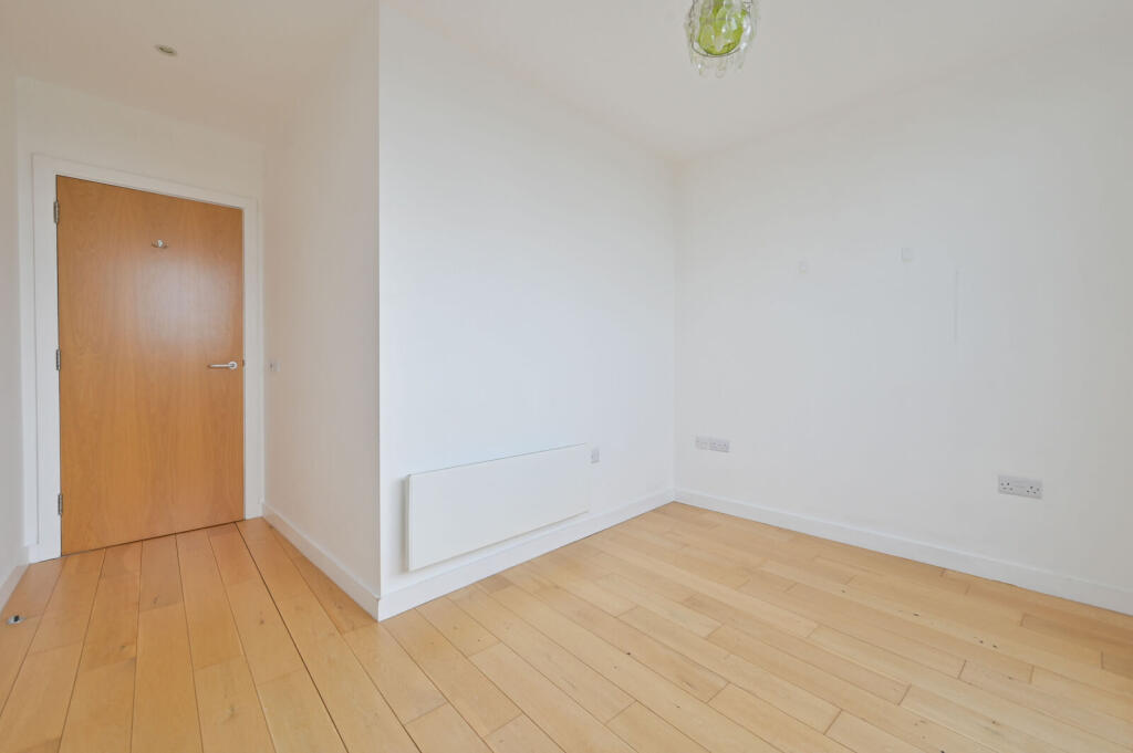Apartment in Watford, Hertfordshire - More