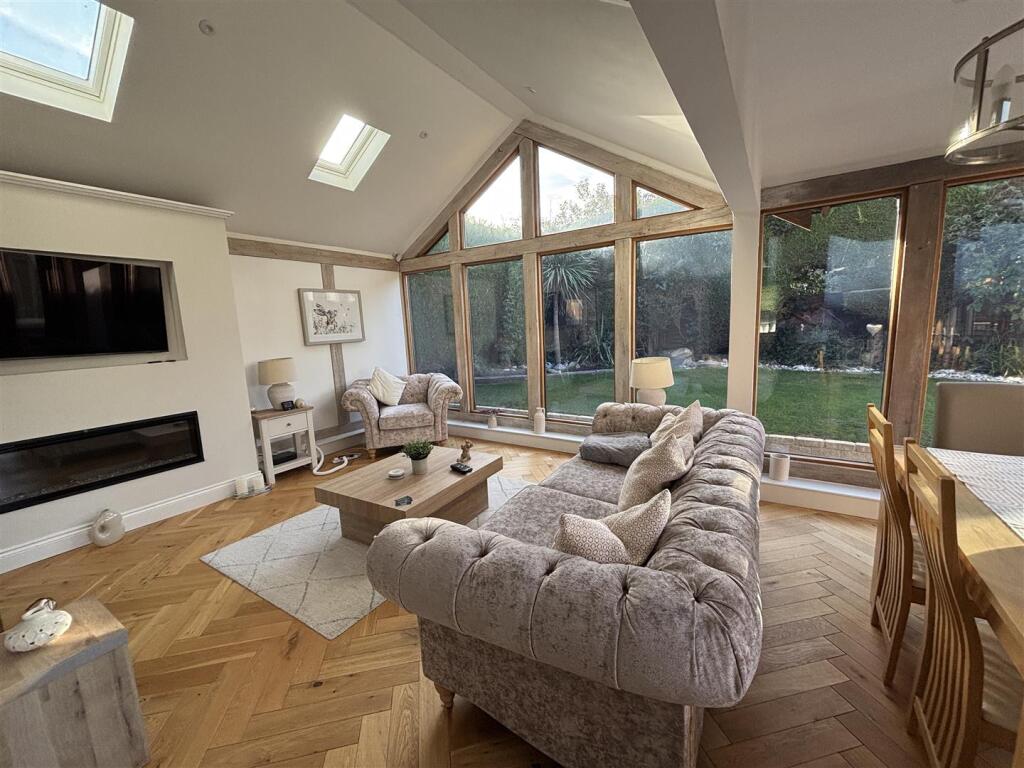 Somerset Drive, Glenfield, Leics photo 3