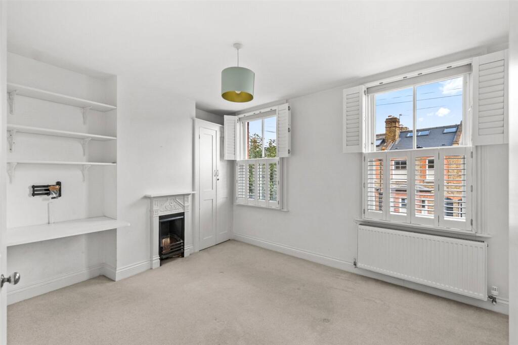 House in Twickenham - More