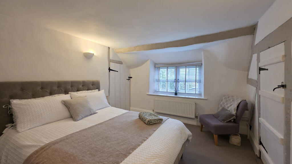 House in Stratford-on-Avon, Napton on the Hill CP - More