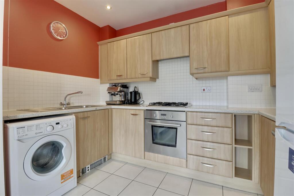 Apartment in Fareham, Hill Park - More
