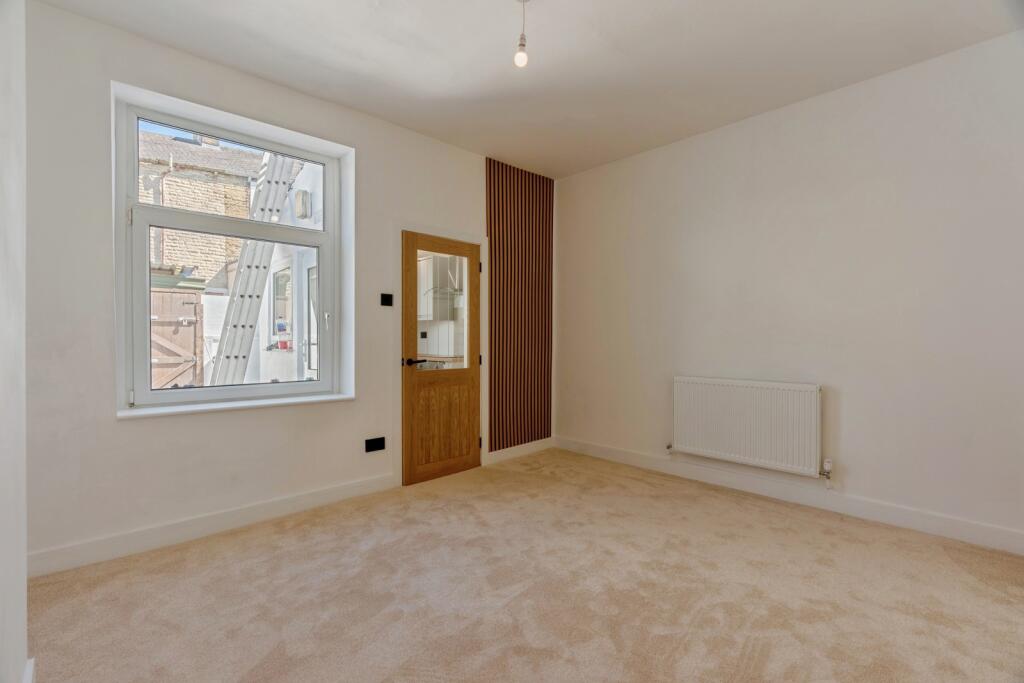House in Burnley, Padiham - More