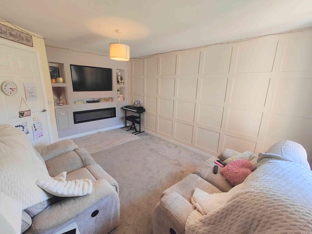 House in Bradford, Staithgate, Low Moor - More