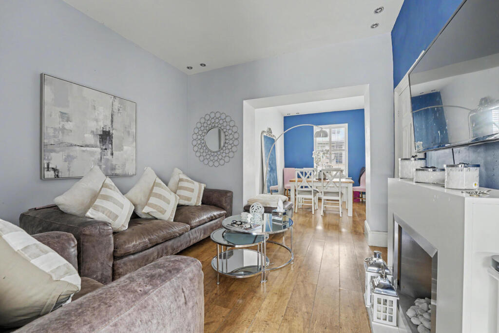 House in London, Carterhatch, Southbury - More
