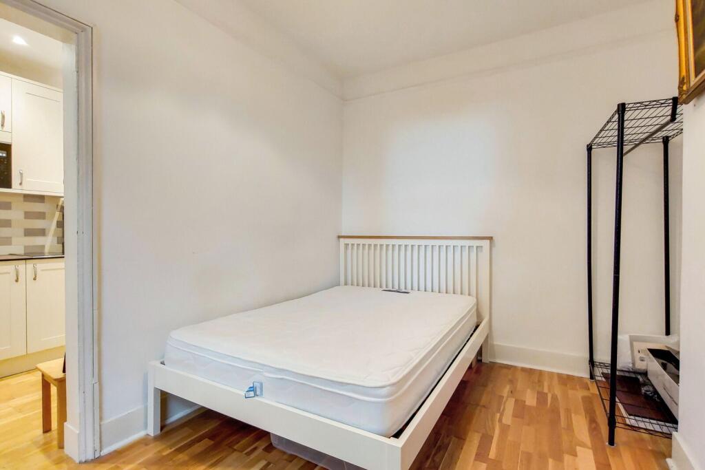 Apartment in London - View 5