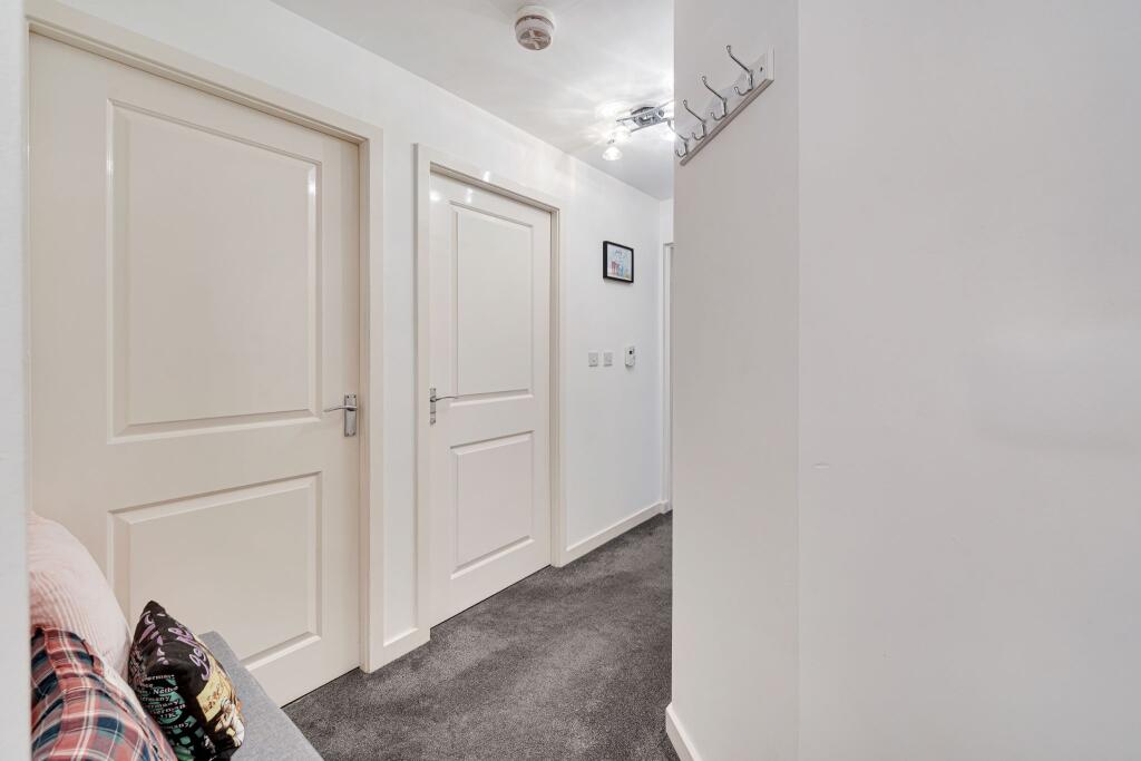 26 Clarendon Gardens, Bromley Cross, Bolton, BL7 9GX photo 4