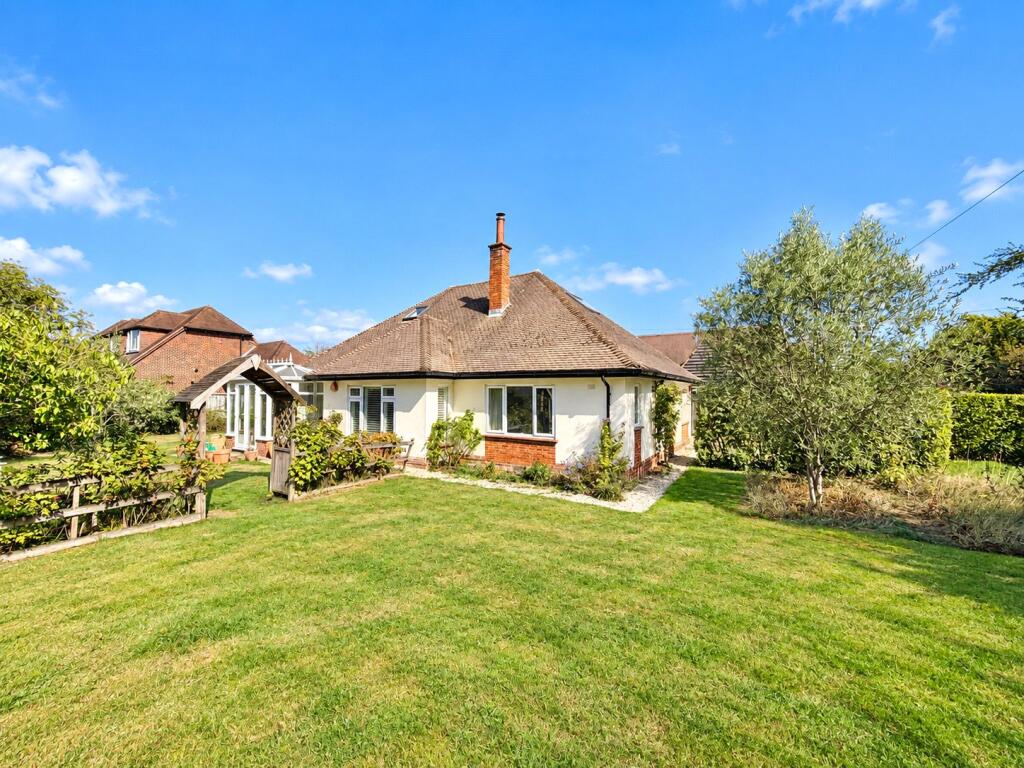 3-bed bungalow on 25, Rookes Lane, Lymington, Hampshire, SO41, £825,000