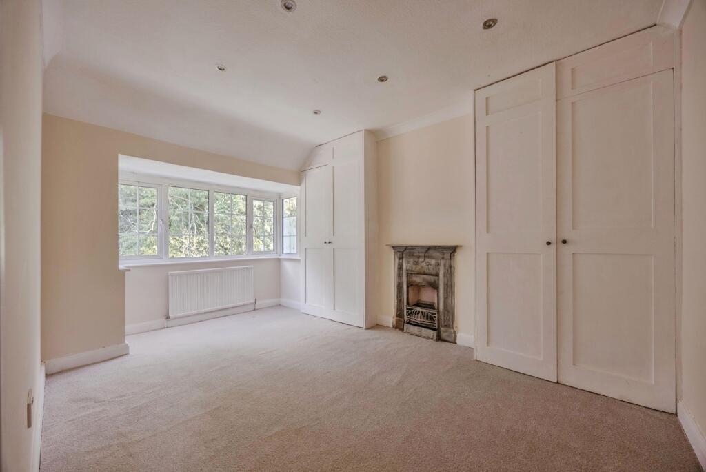 House in Croydon - More