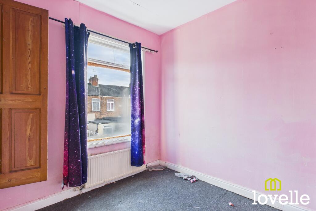 House in Kingston upon Hull - More