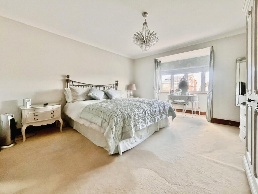 House in Bromley - View 4
