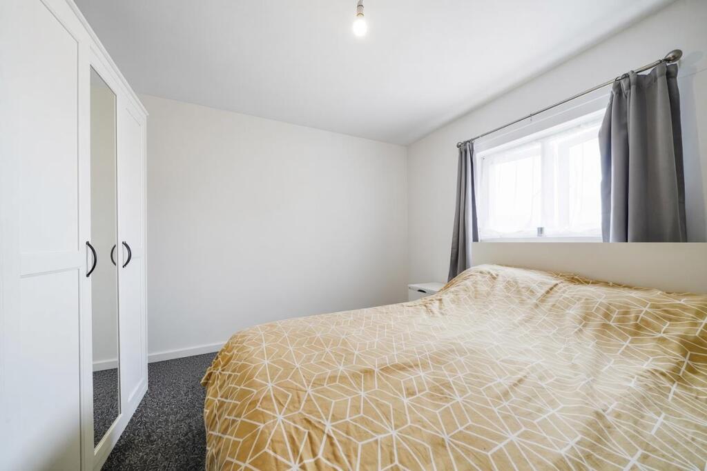 Apartment in London, Harlesden - More