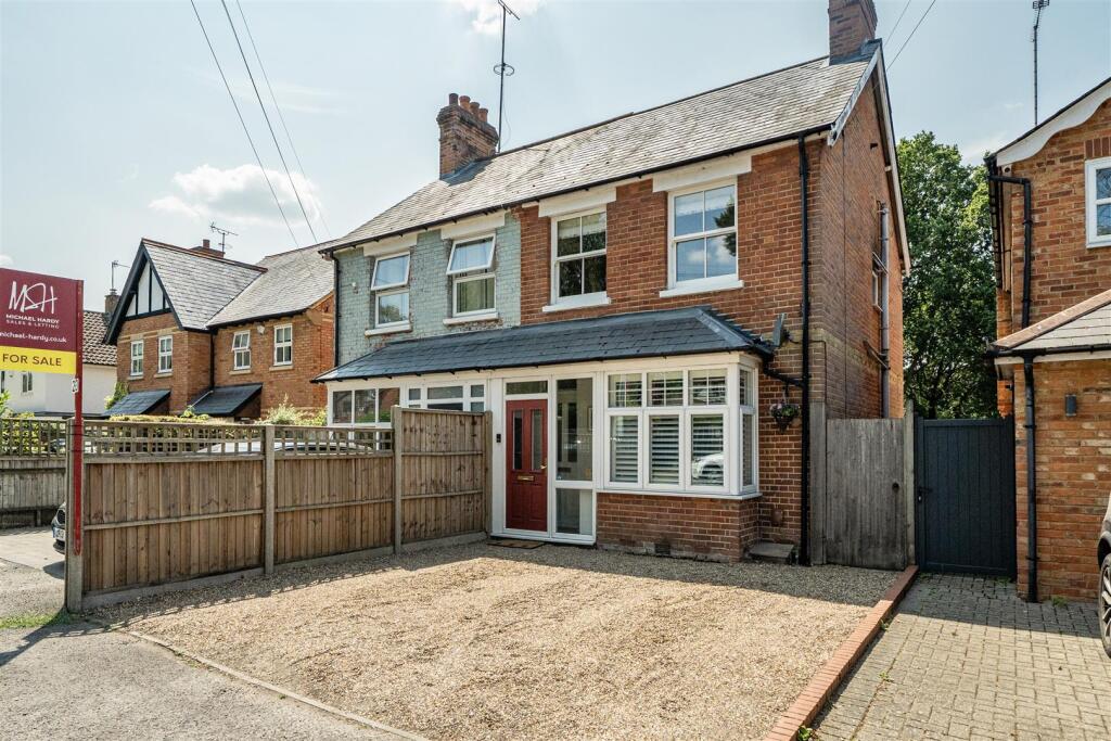 Main image of property: New Wokingham Road Crowthorne, Berkshire, RG45 6JG