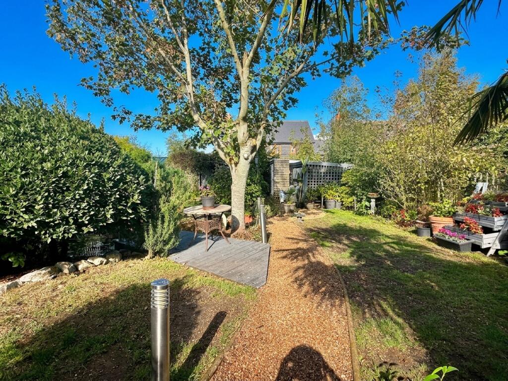 Larch Avenue, Holbury, SO45 photo 2