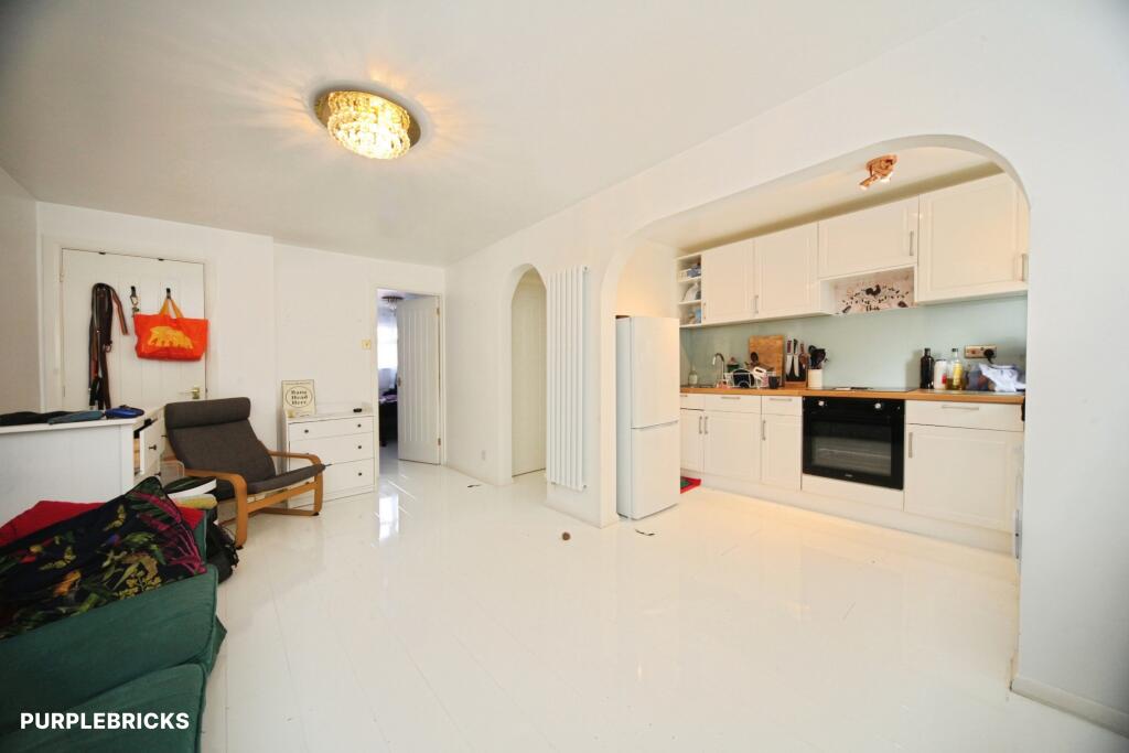 Apartment in Luton - View 4