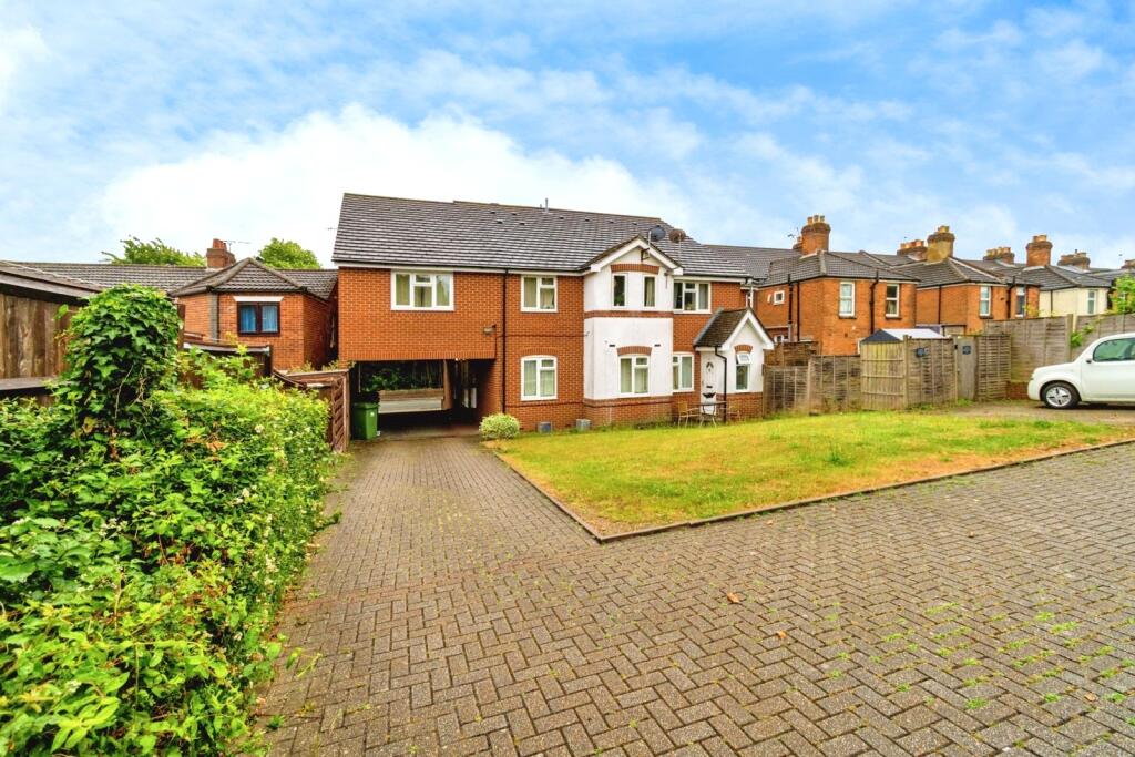 Main image of property: Portswood Road, Southampton, Hampshire, SO17