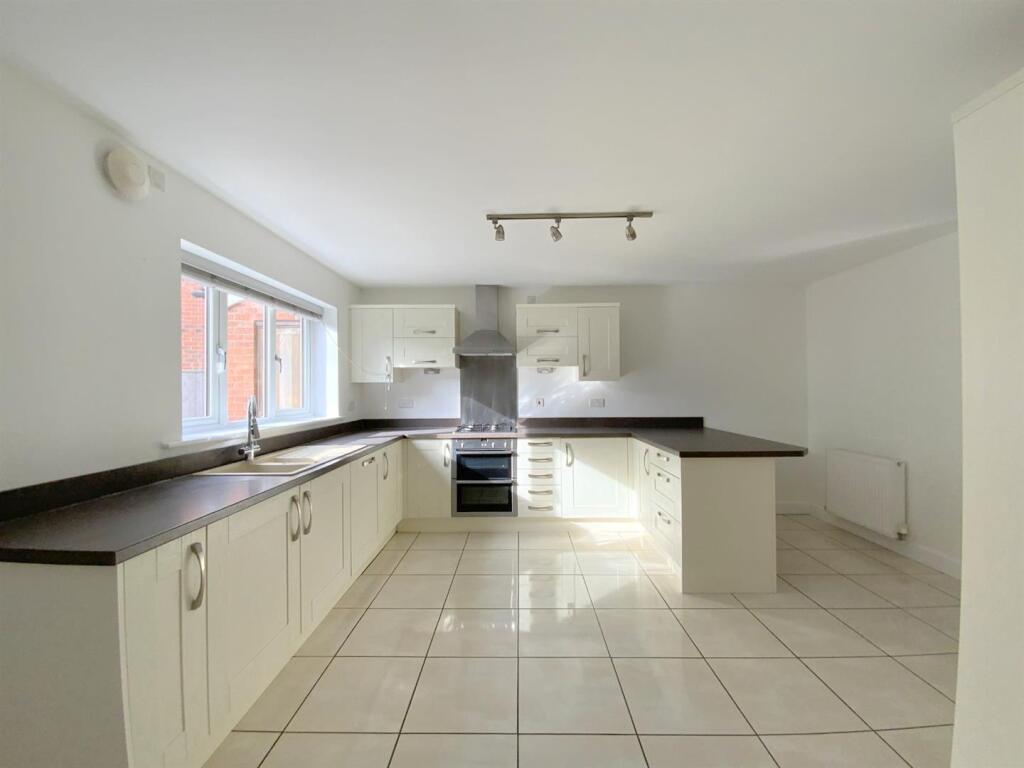 House in Grimsby, Scartho - View 5