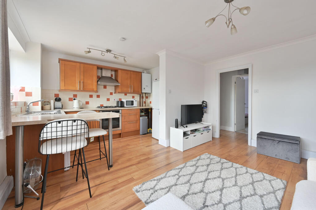 Apartment in Watford - View 3