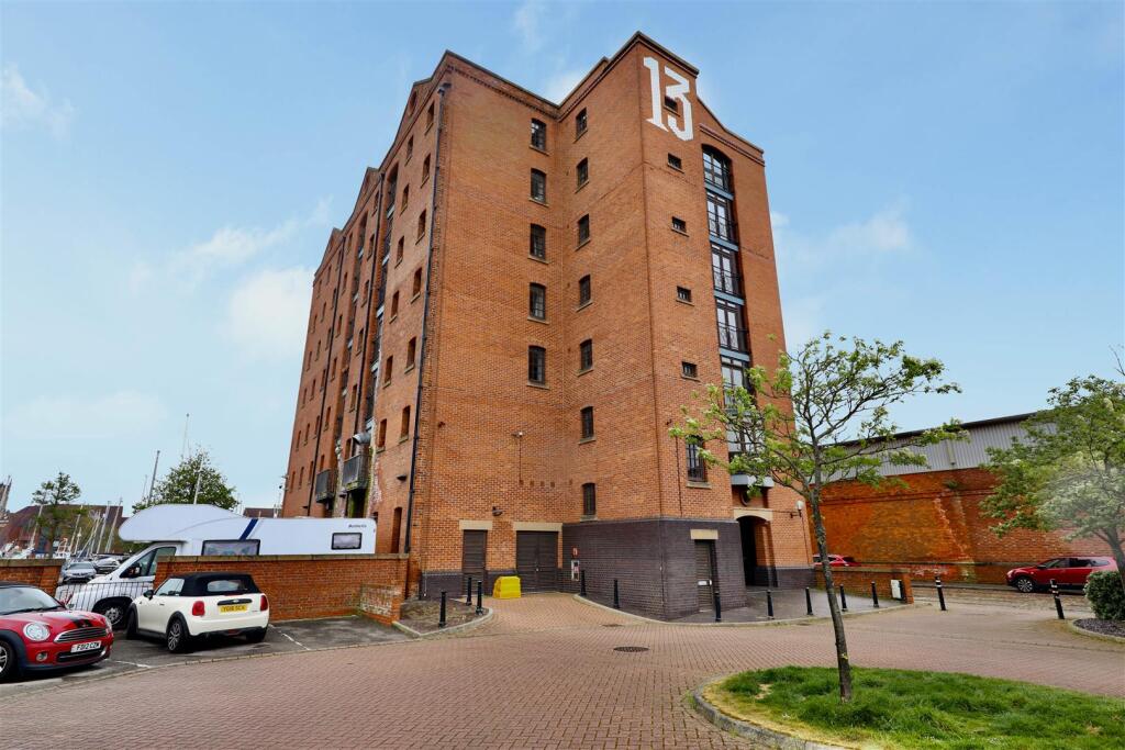 Main image of property: Kingston Street, Hull