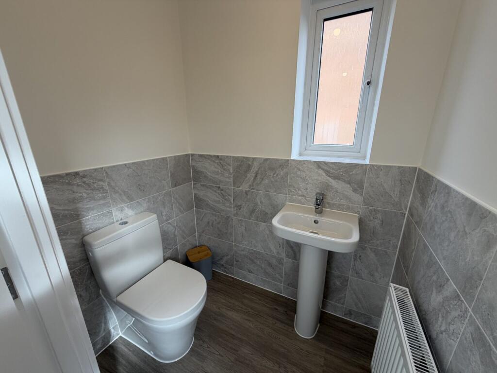 Off Leake Road, Gotham, Nottinghamshire, NG11 0JN - More