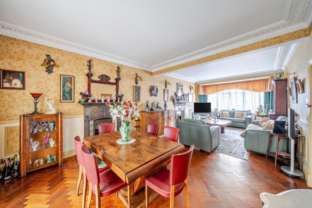 College Park Close, Hither Green, London, SE13 photo 2
