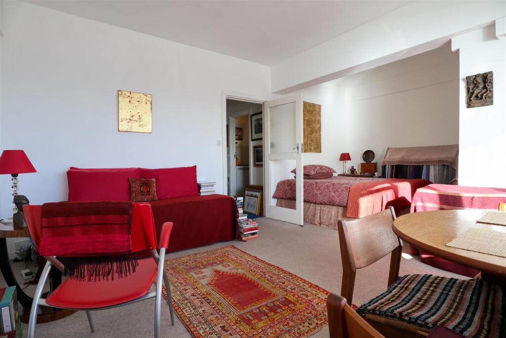 Marine Court, St. Leonards-On-Sea photo 3