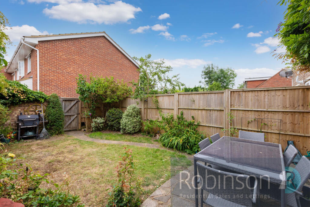 Lyneham Gardens, Maidenhead, Berkshire photo 4