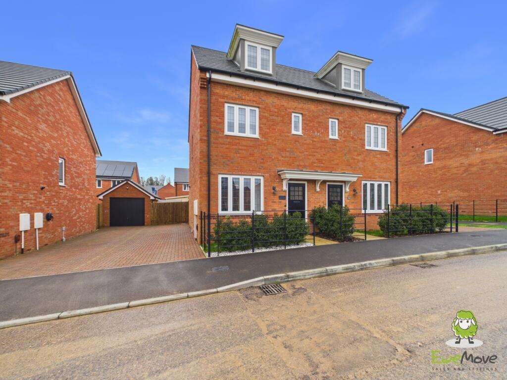 3-bed semi-detached on Greenkeepers Avenue, Basingstoke, Hampshire, RG23, £425,000