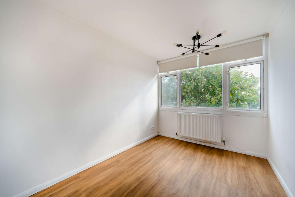 Apartment in Slough - More