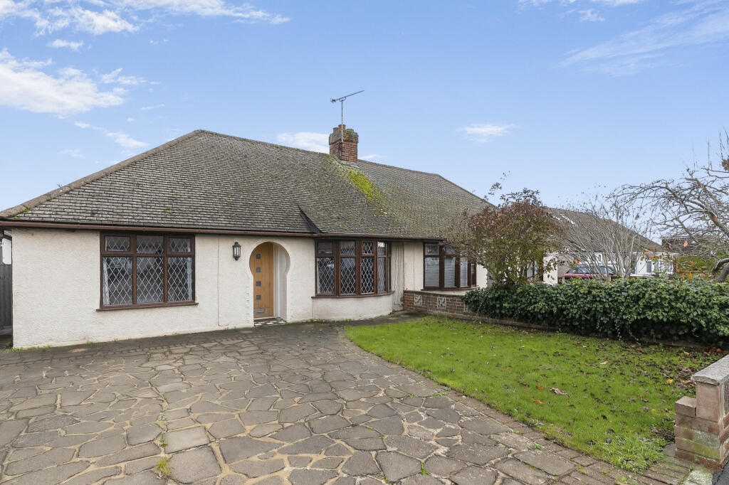 Deirdre Avenue, Wickford, SS12 photo 2