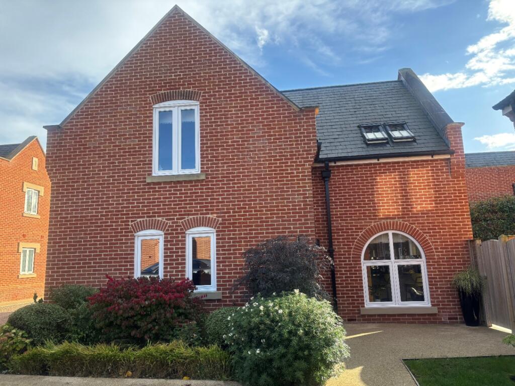 3-bed detached on Danbury, £700,000