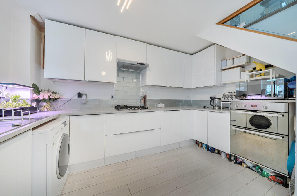 Silver Spring Close, Erith, Kent, DA8 photo 4