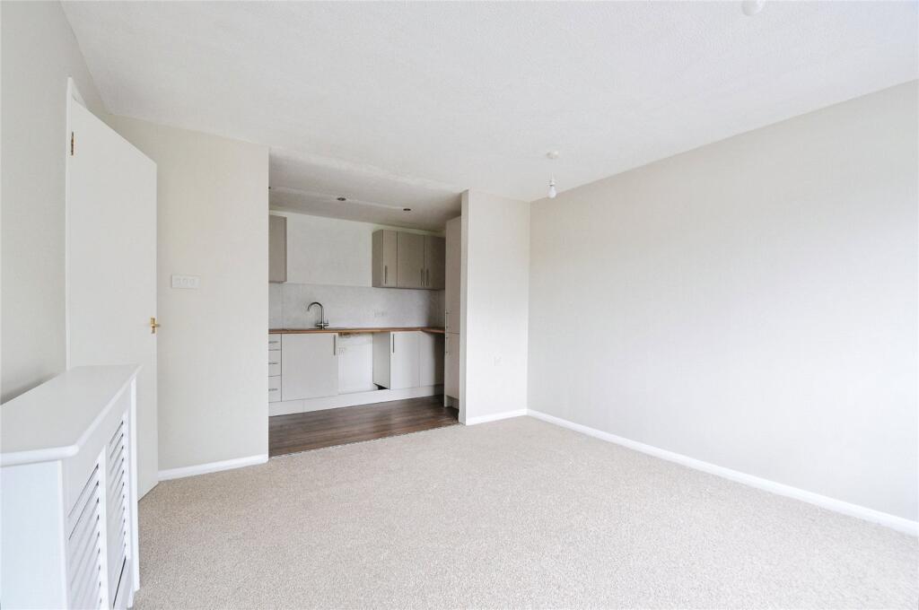 Apartment in St Albans - View 3