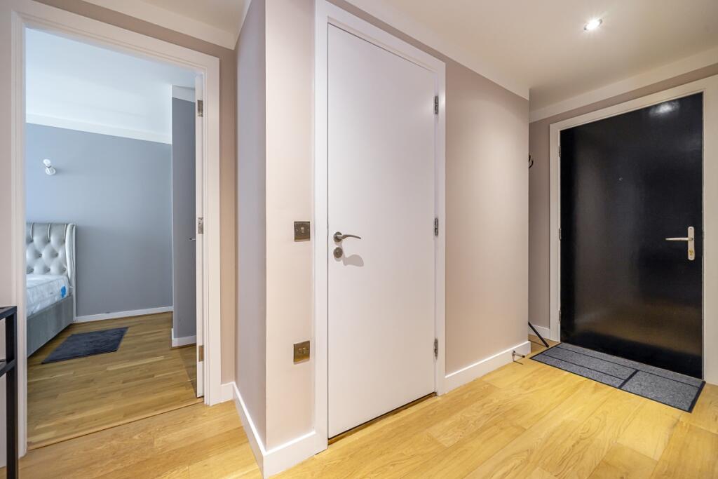 Apartment in Southall - View 5