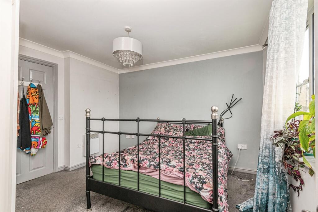 Apartment in Bradford, West Yorkshire - View 5