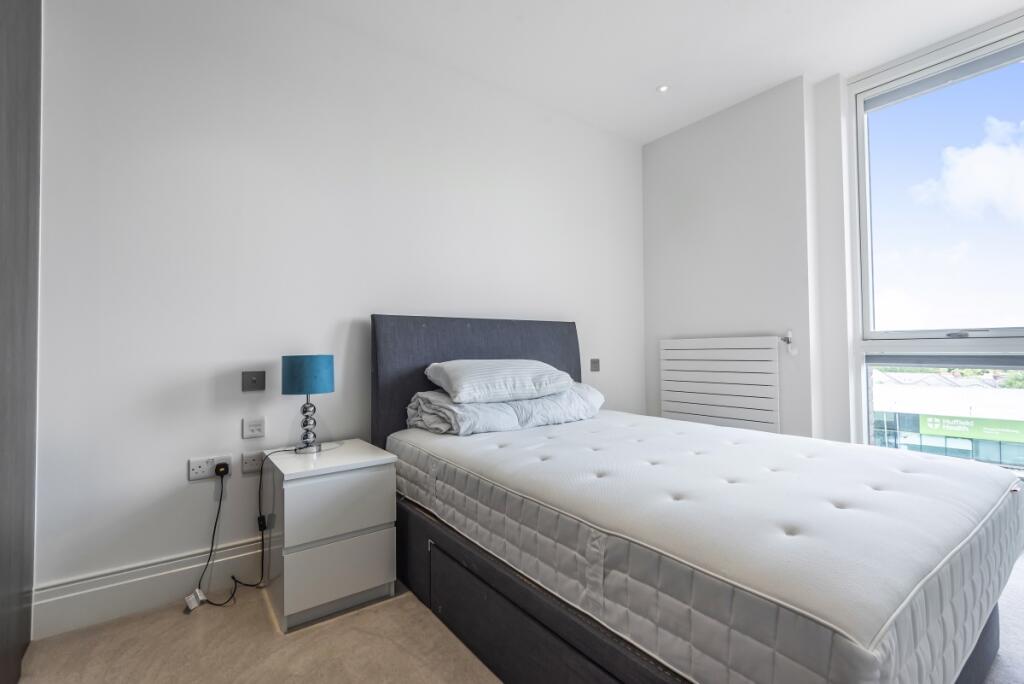 Apartment in Kingston upon Thames - More