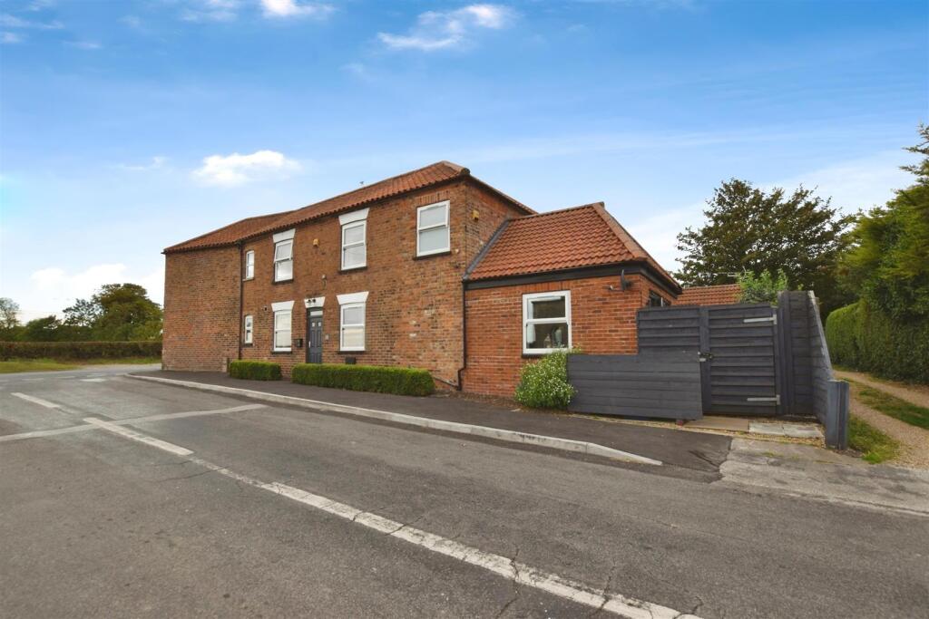 3-bed semi-detached on Burton Constable Road, Sproatley, £270,000