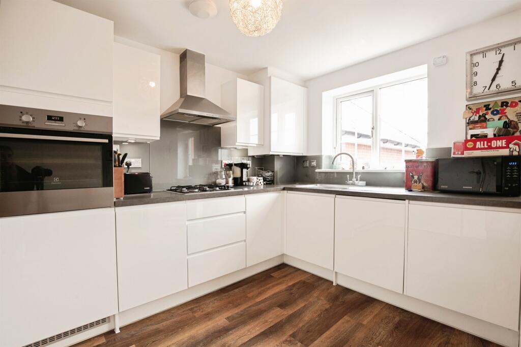 House in Haywards Heath, Wivelsfield - View 4