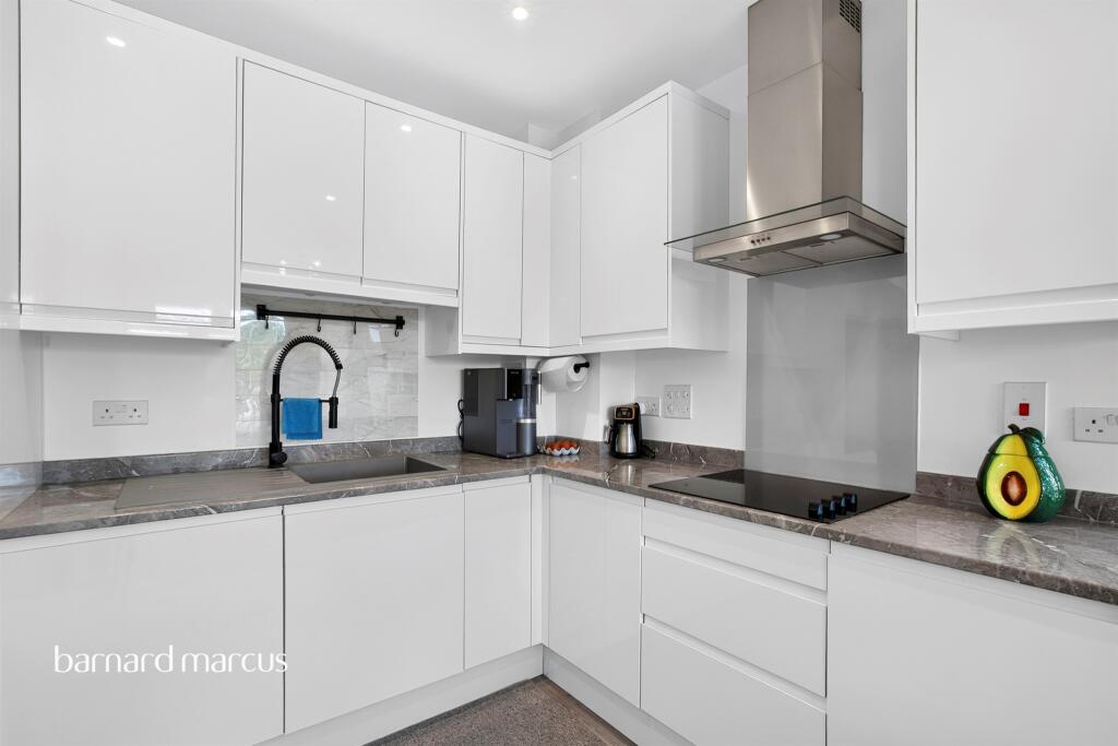 Apartment in London - View 5