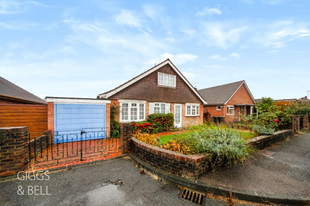 Main image of property: Welbury Avenue, Luton, Bedfordshire, LU3 2DZ