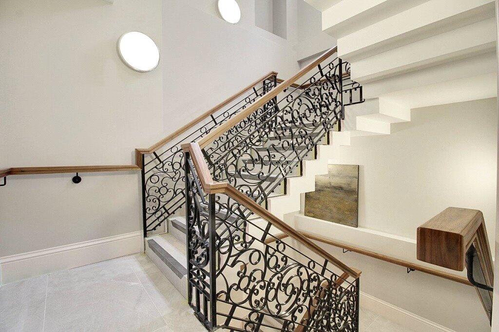 Apartment in London, St Olave's Estate, The Borough - View 3