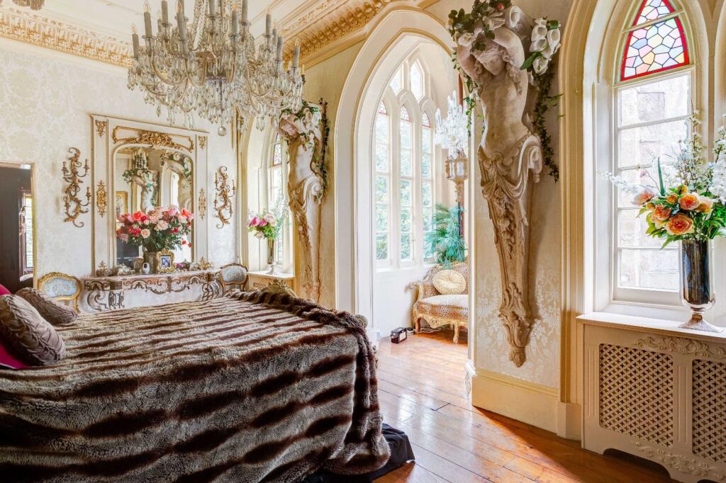 4 bedroom detached house for sale in Maze Hill, St. Leonards-on