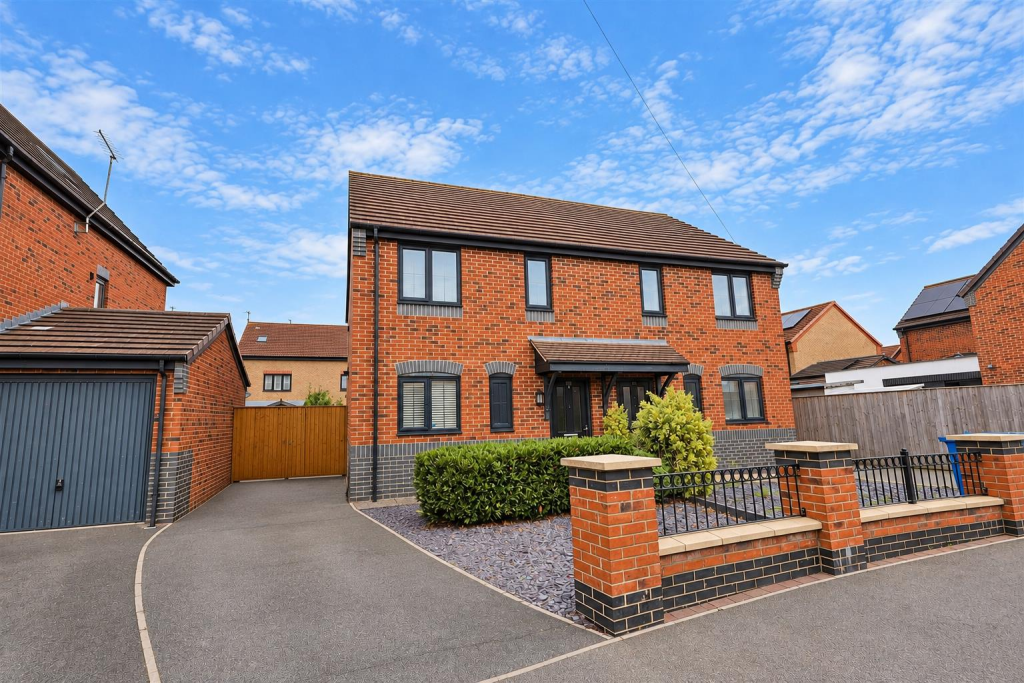 3-bed semi-detached on Woldcarr Road, Hull, £185,000