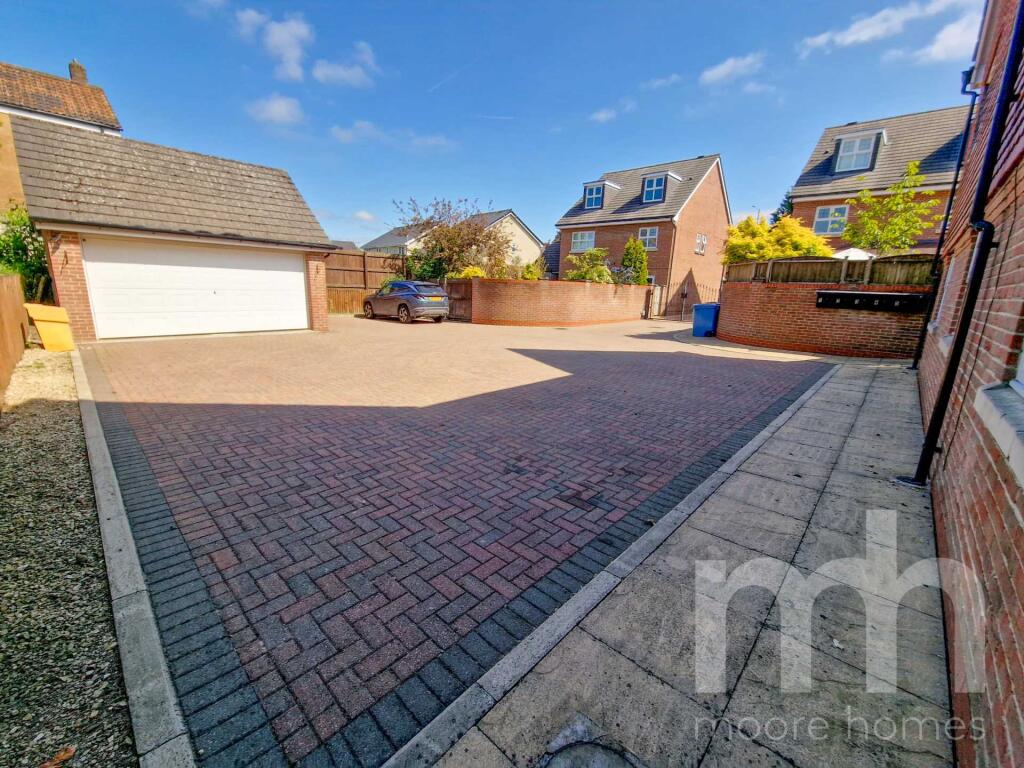 PENTHOUSE APARTMENT, ACK LANE WEST, Cheadle Hulme SK8 7EL photo 3