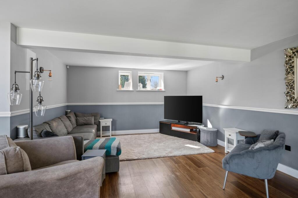 Rook End, High Wych, Sawbridgeworth, Hertfordshire, CM21 photo 4