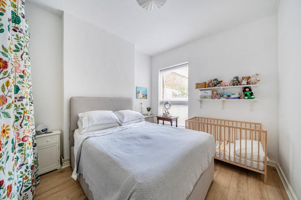 Apartment in London - View 3