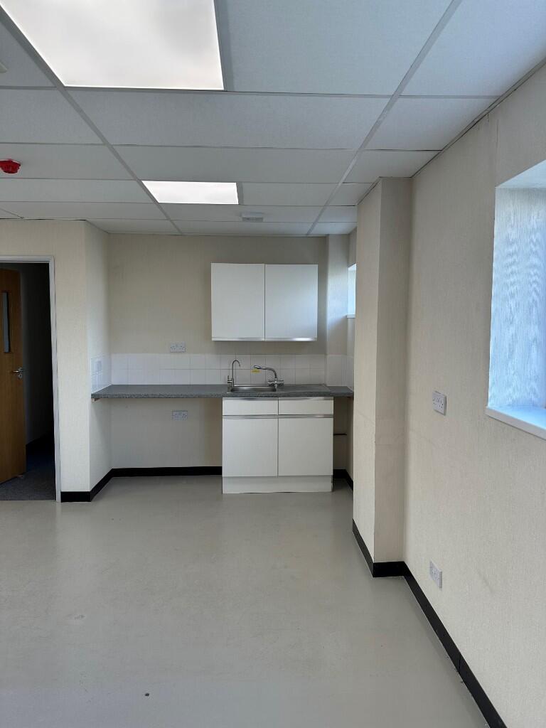 Main image of property: 3A Kingfisher Court, Newbury, Berkshire, RG14