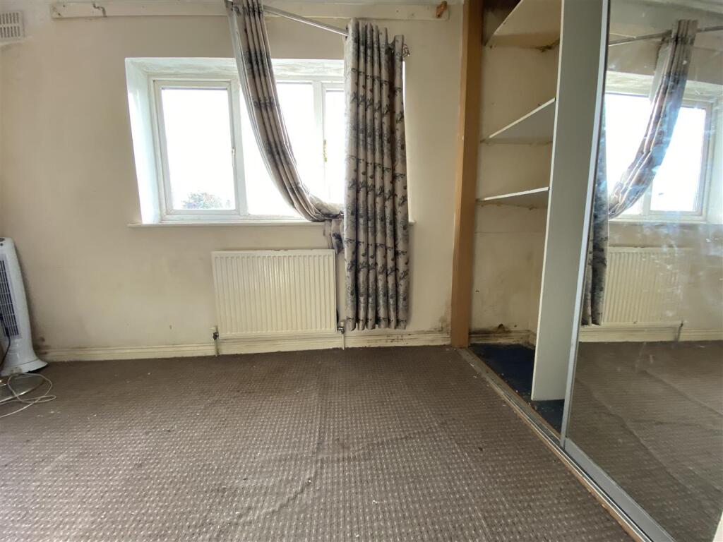 House in London, Great Fleete Estate, Scrattons Farm - More