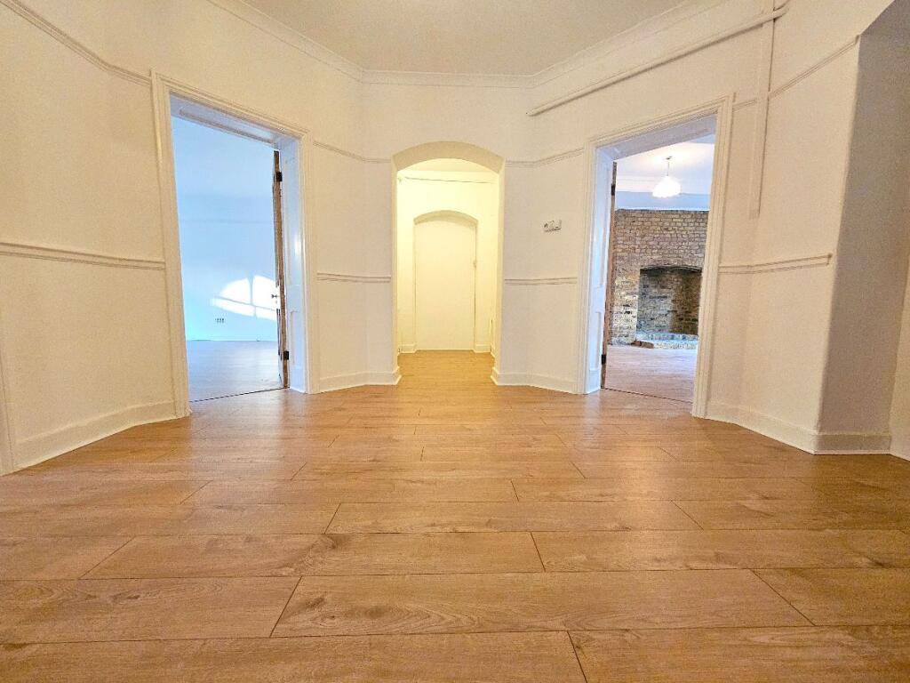 Apartment in Twickenham, East Twickenham, St Margarets - More