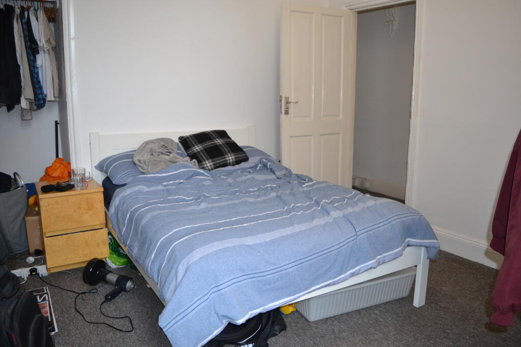 6 bedroom terraced house for rent